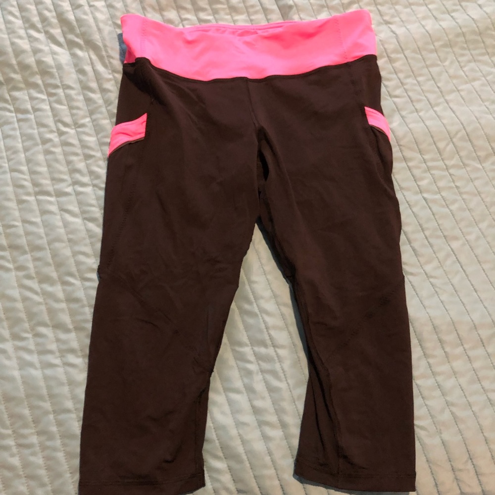 Lululemon Mod Moves Crop Capri 8 pink black run
